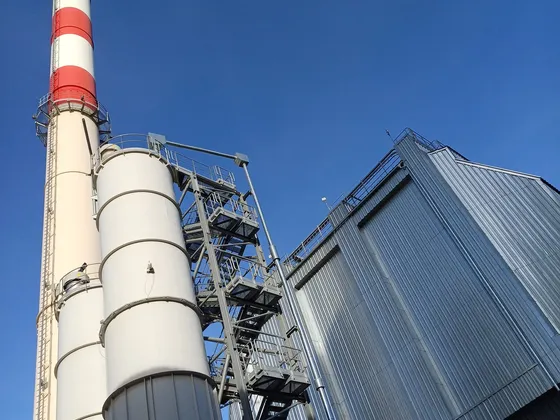 Elektrofiltr i komin instalacji oczyszczania spalin